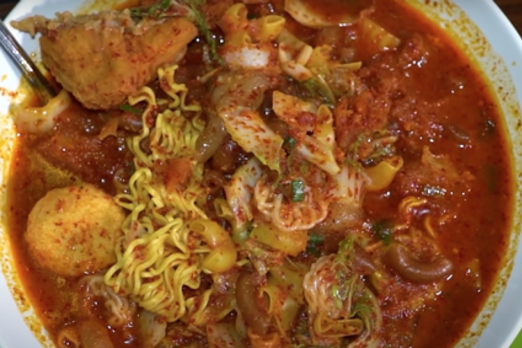 Seblak Tiul Cilacap: Spicy Flavor That Bites the Soul in the City Center